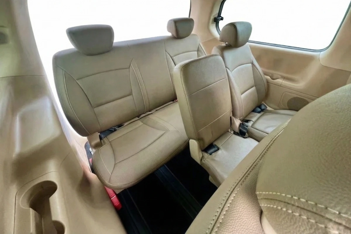 Front cabin and dashboard of Hyundai Starex 11 seater private car SG to JB