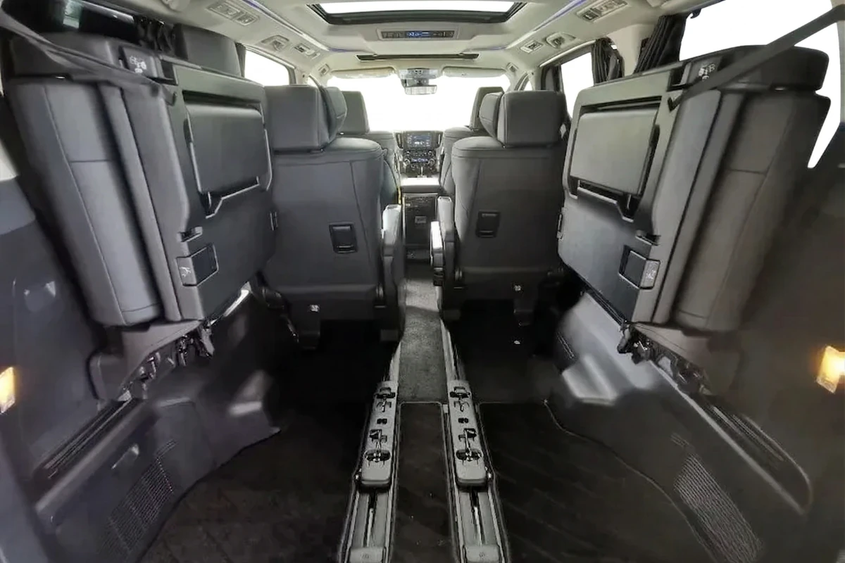 Maximum luggage capacity of Toyota Alphard luxury 7 seater private car for SG to JB
